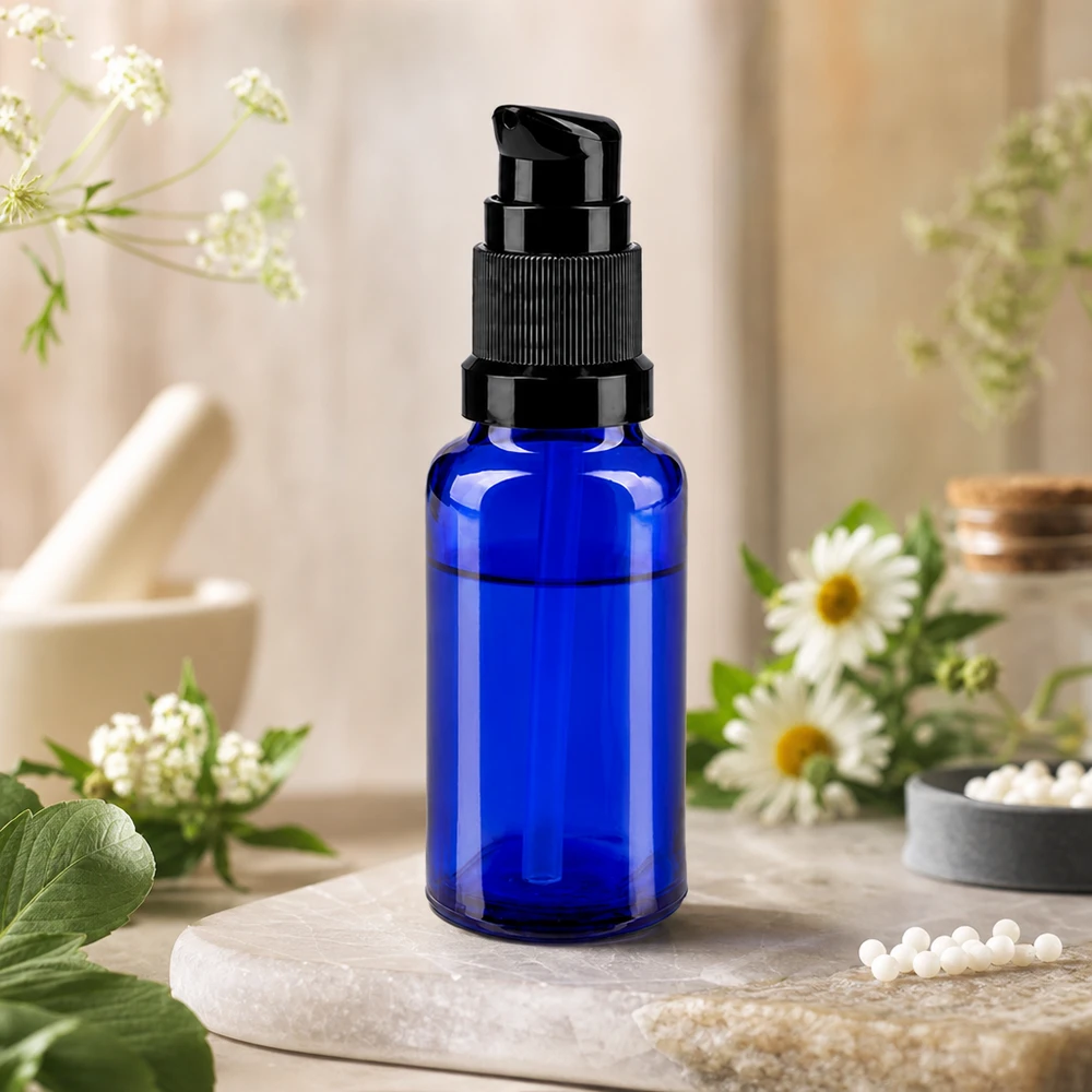 Apteekkipullo sininen 20ml pumppukorkki musta standardi 20 ml:n pumppupullo koboltinsinisestä suojalasista, jossa on musta pumppupää luonnonkivellä