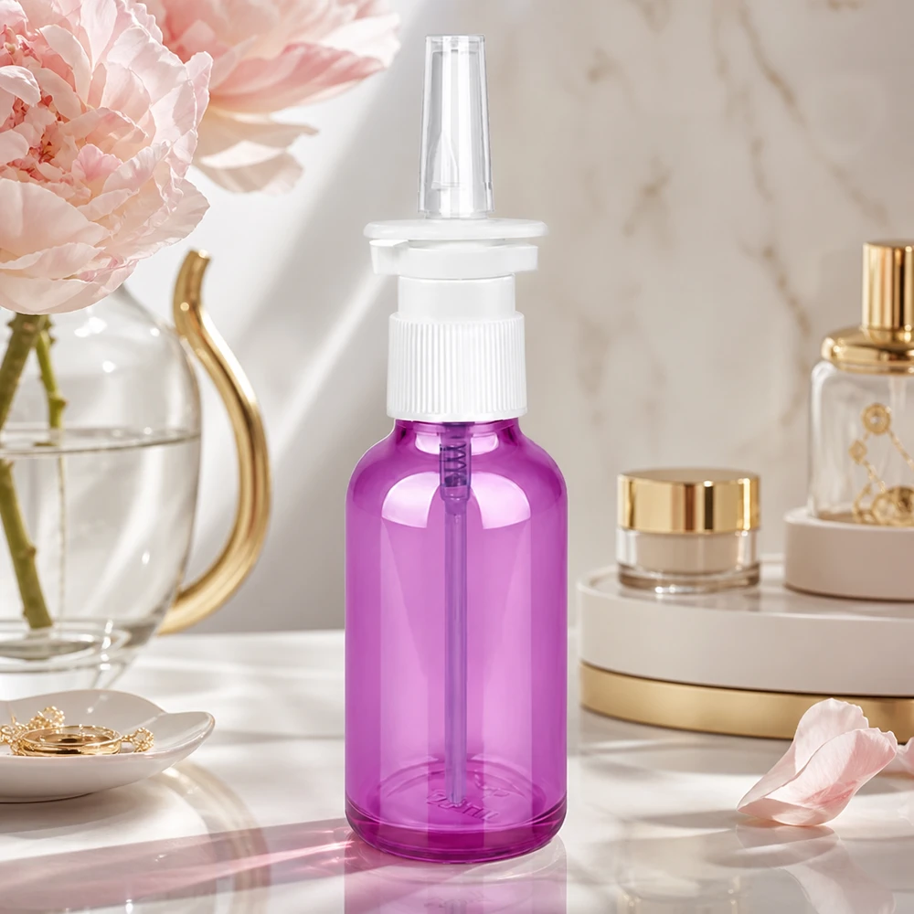 30ml nenäsumutinpullo valkoinen/läpinäkyvä vakio PurpleLine. UT18/30 Laadukas 30 ml:n suihkepullo UT18-kierteellä tyylikkäässä violetissa värissä ammattimaiseen nenäsumutteeseen.