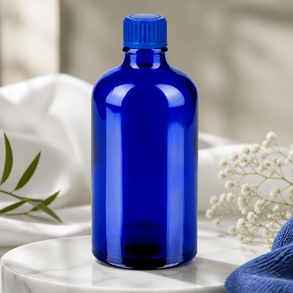Elegantti 100ml lasipullo syvänsinisellä ja ergonomisella muotoilulla ammattikäyttöön.