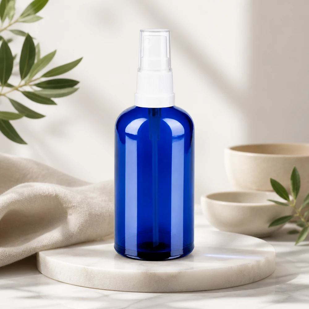 Laadukas 100ml suihkepullo sinisestä lasista, jossa on läpinäkyvä muotoilu luonnollista hoitoa varten.