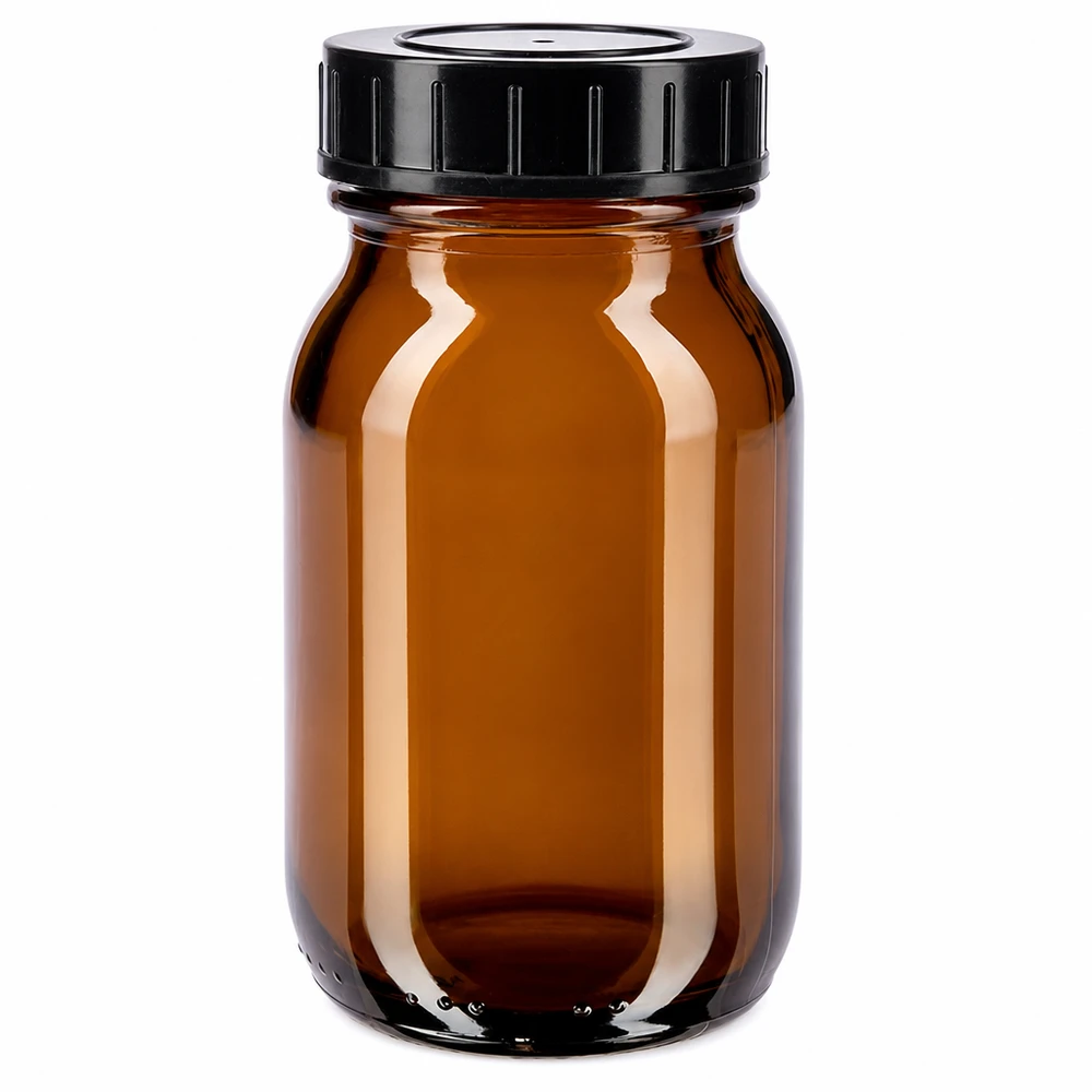 100ml leveäkaulainen meripihkainen pullo, jossa on kierrekorkki. 100 ml:n laajakaulainen pullo meripihkanväristä lasia, jossa on musta kierrekorkki turvallista säilytystä varten.