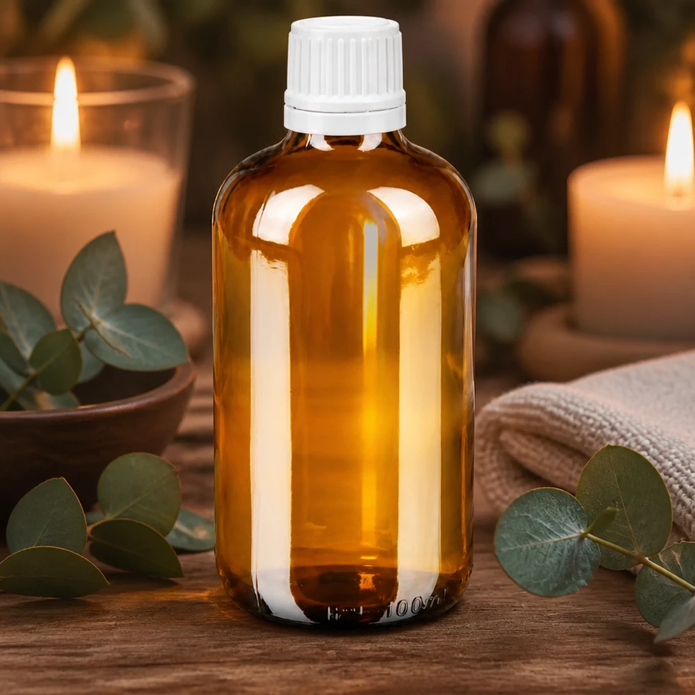 Apteekkipullo ruskea 100ml tippapullo korkki 1.2mm valkoinen peukaloinnin estävä sulkeminen Ruskealasiinen tiputuspullo, 100 ml, jossa on lapsiturvallinen valkoinen alkuperäiskorkki, puupöydällä