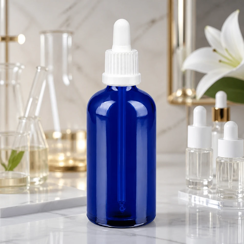 Tyylikäs 100ml lasipullo sinisellä ja valkoisella pipetillä tyylikkääseen tuote-esittelyyn BlueLine
