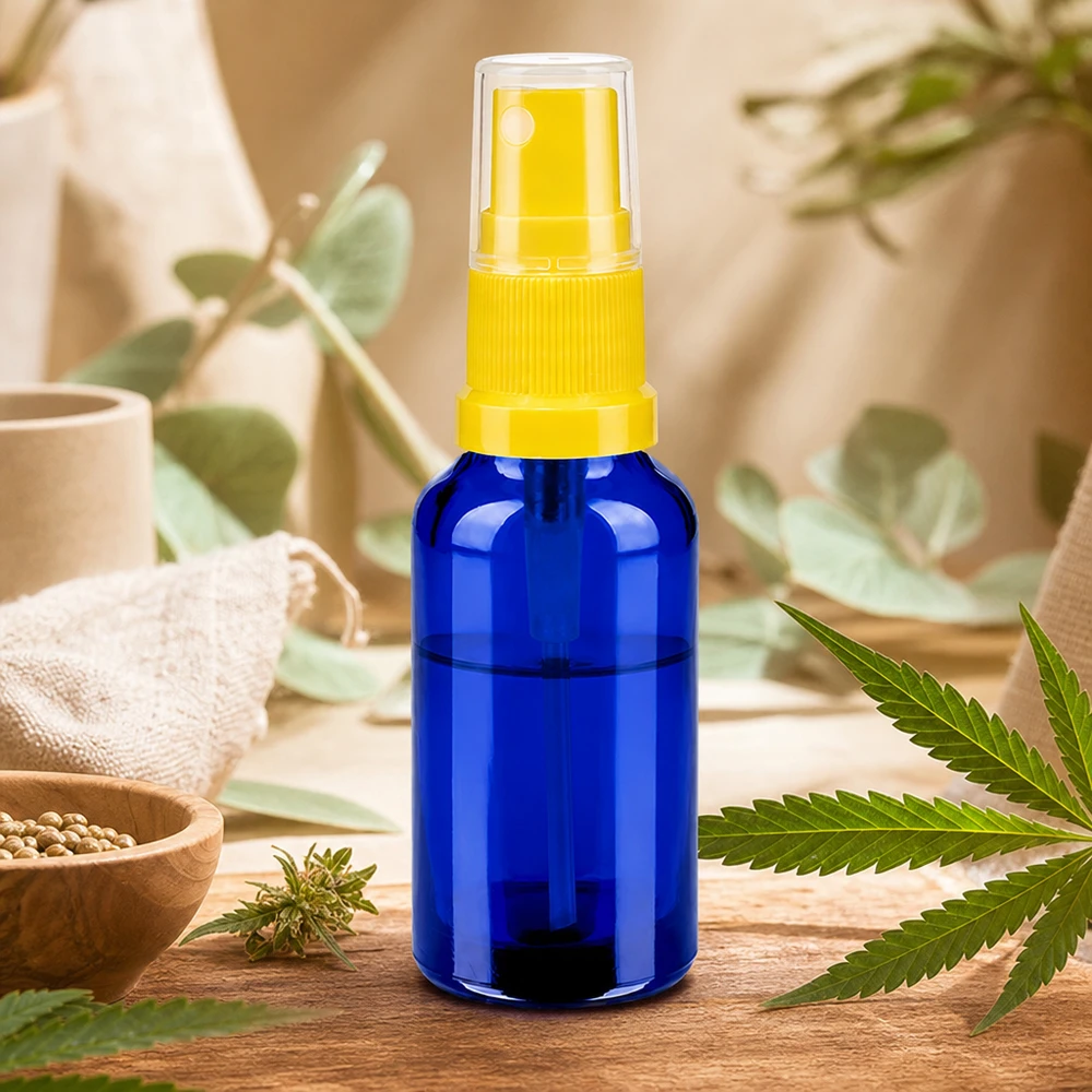 30ml suihkepullo keltainen/läpinäkyvä vakiokorkki BlueLine UT18/30 Vankka 30 ml:n lasinen suihkepullo, jossa on käytännöllinen suihkumekanismi liikkuviin sovelluksiin liikkeellä ollessaan.