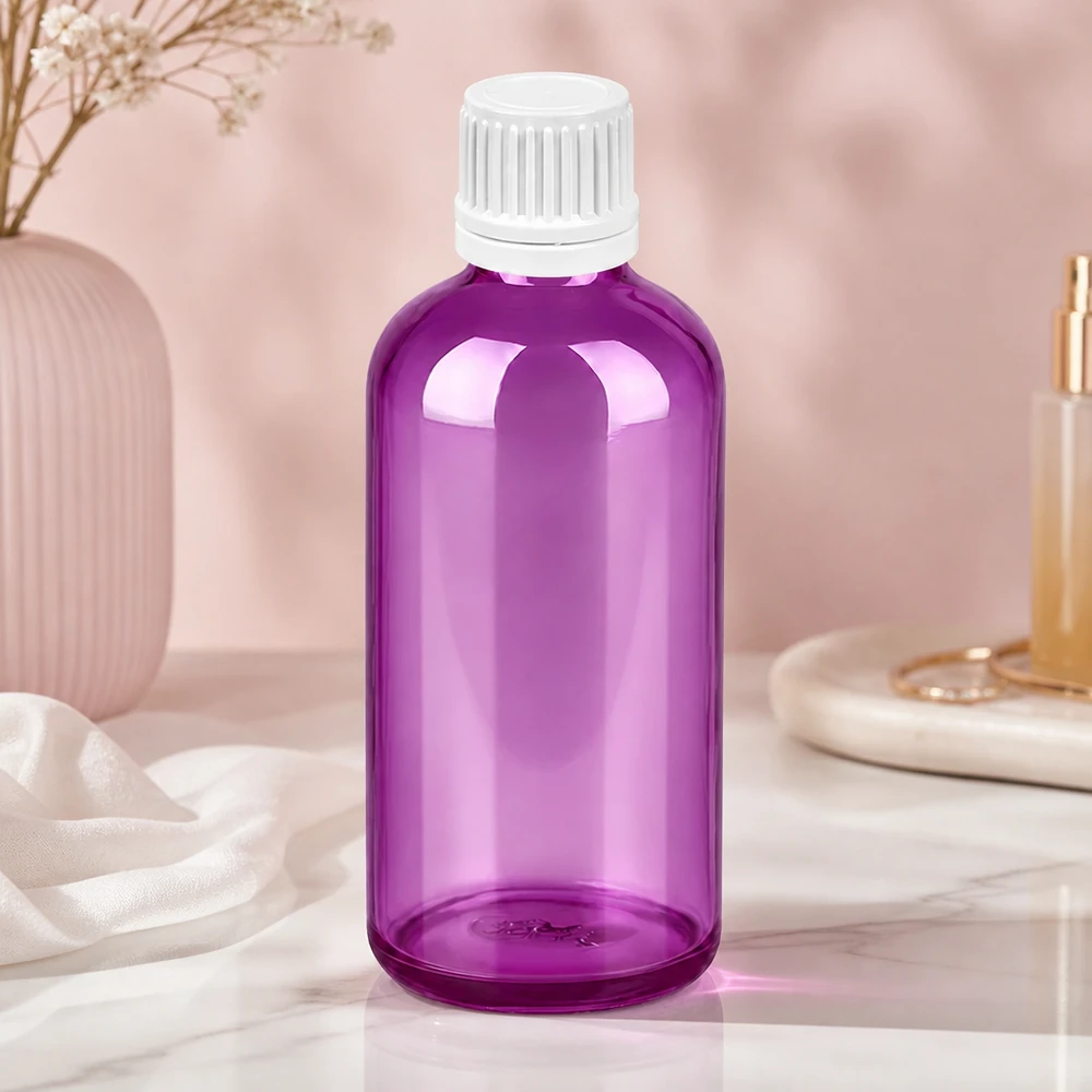 Korkealaatuinen 100 ml:n kirkkaan violetti lasipullo, jossa on tukeva valkoinen korkki turvallista säilytystä varten.