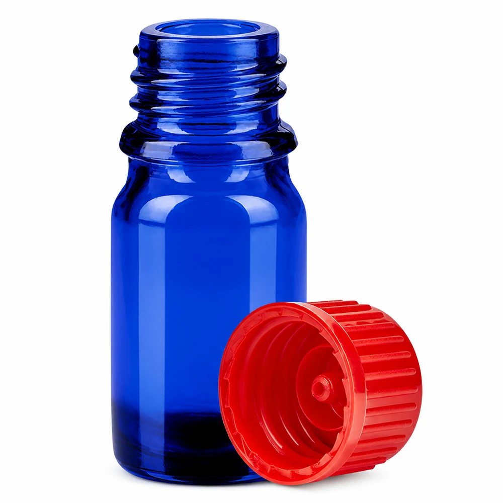 Pieni 5 ml:n laboratoriopullo sinisestä lasista, jossa on 11 mm:n punainen vakiokorkki tarkkaa annostelua varten.