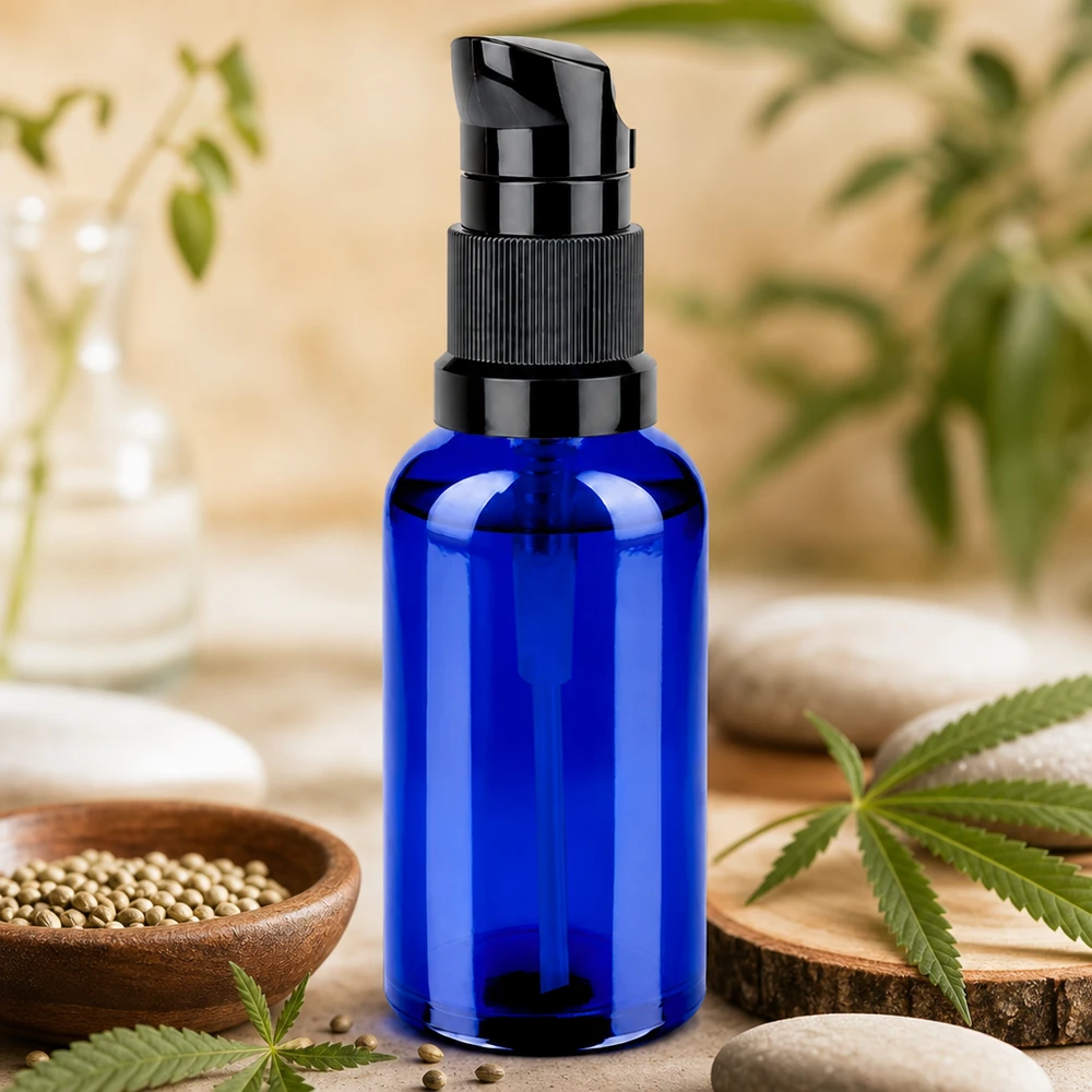 Laadukas sininen 50ml pumppupullo mustalla korkilla STD BlueLine UT18/50 luonnonkosmetiikkaan.