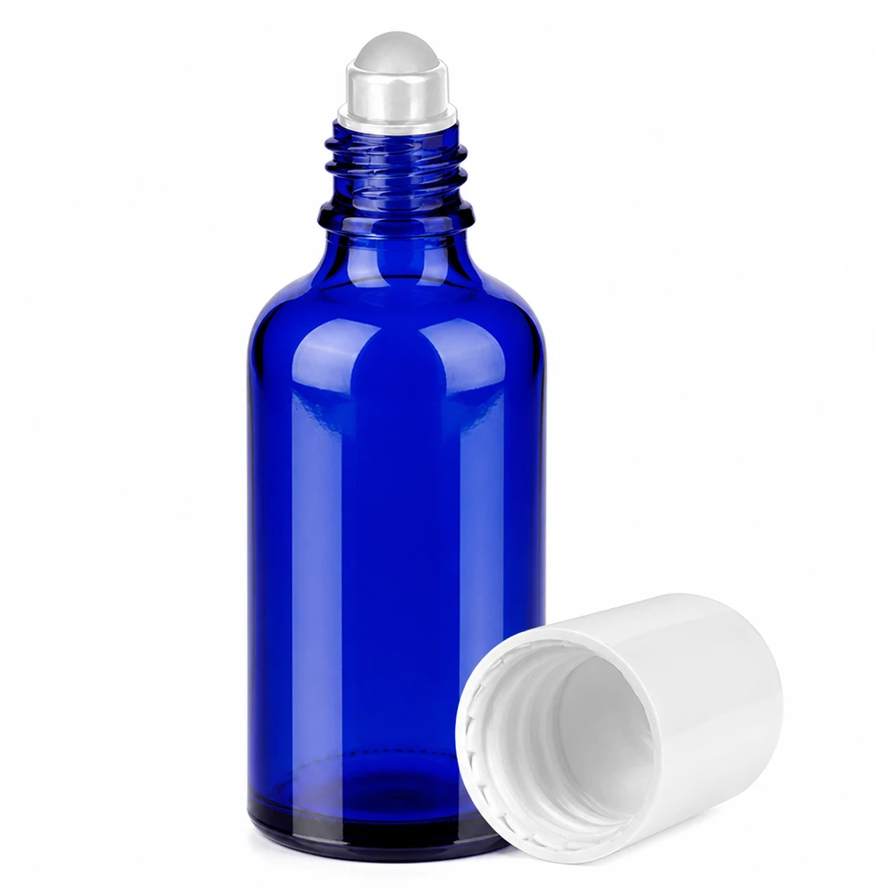 50ml roll-on-pullo valkoinen vakiokorkki BlueLine UT18/50 Roll-on lasipullo 50ml koboltinsininen, jossa on ruostumattomasta teräksestä valmistettu rullapallo tarkkaa levitystä varten.