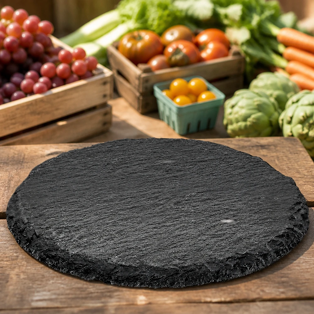 Liuskekivinen tarjoilulautanen pyöreä Ø150mm Pyöreä liuskekivilevy 15cm tuoreiden vihannesten ja hedelmien väliin luonnolliseksi tarjoilupinnaksi juustoille ja välipaloille.