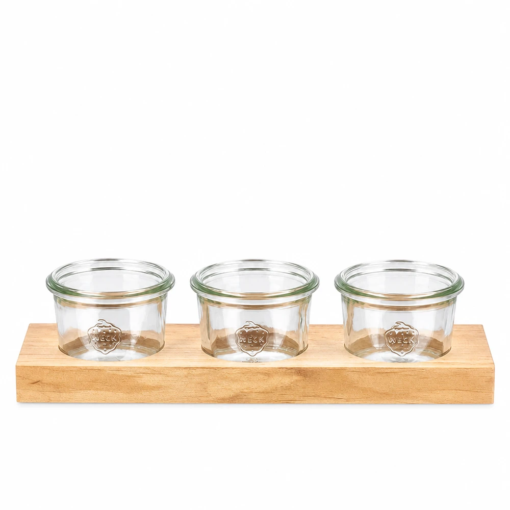 Plano3-tarjoilulautanen ja 3 kpl Weck-lasipurkkia (80 ml) Plano3 puinen tarjoilulauta, jossa on 3 Weck 80ml -mukia dippejä, mausteita ja välipaloja varten.