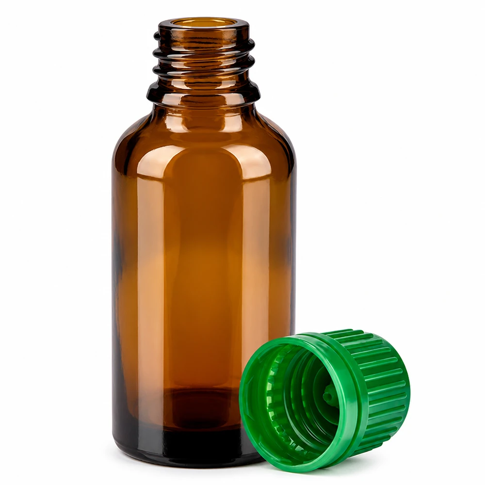 Pieni 30ml meripihkanvärinen lasipullo, jossa on UV-suoja ja vihreä korkki turvallista säilytystä varten.