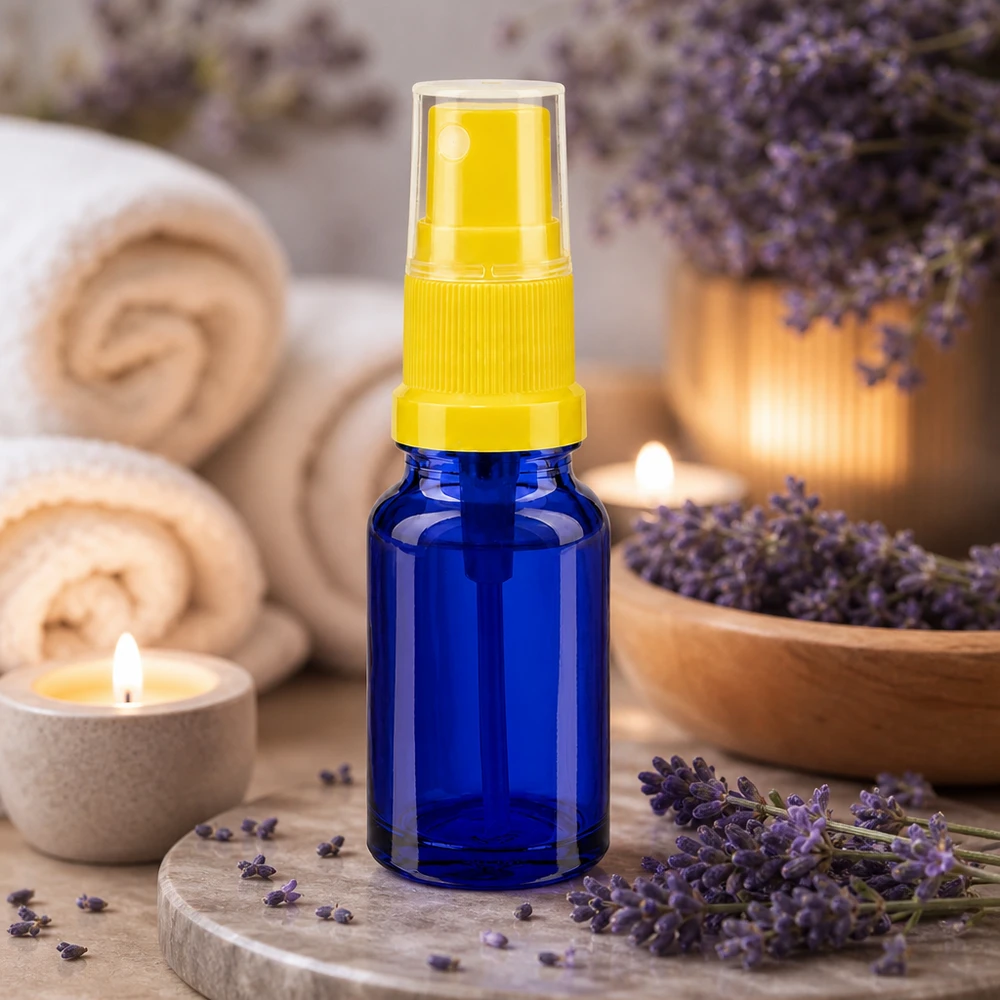 Pieni 10ml suihkepullo keltaisella pumpulla eteerisille öljyille ja aromaterapialle BlueLine UT18 10
