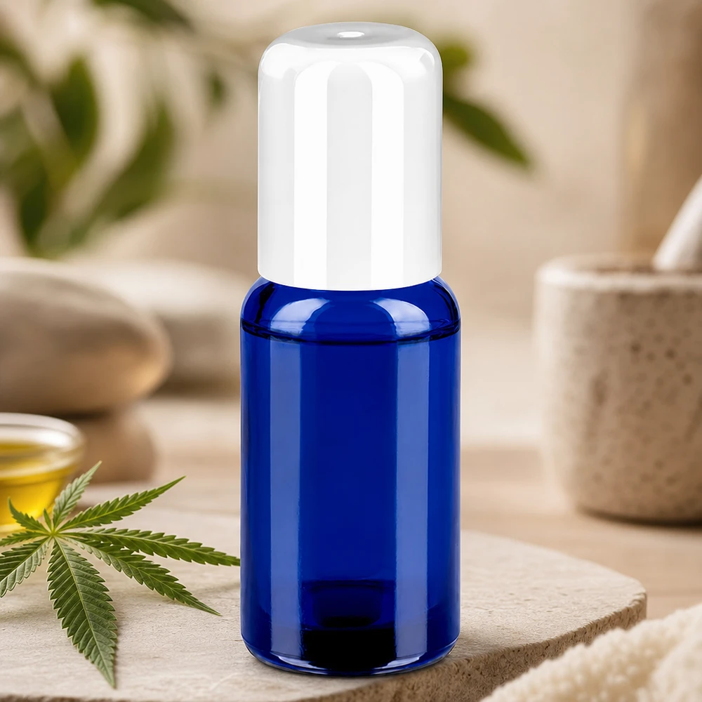 Roll-on-pullo 20ml, jossa on valkoinen palloapplikaattori kosmetiikkatuotteiden tasaiseen levittämiseen.