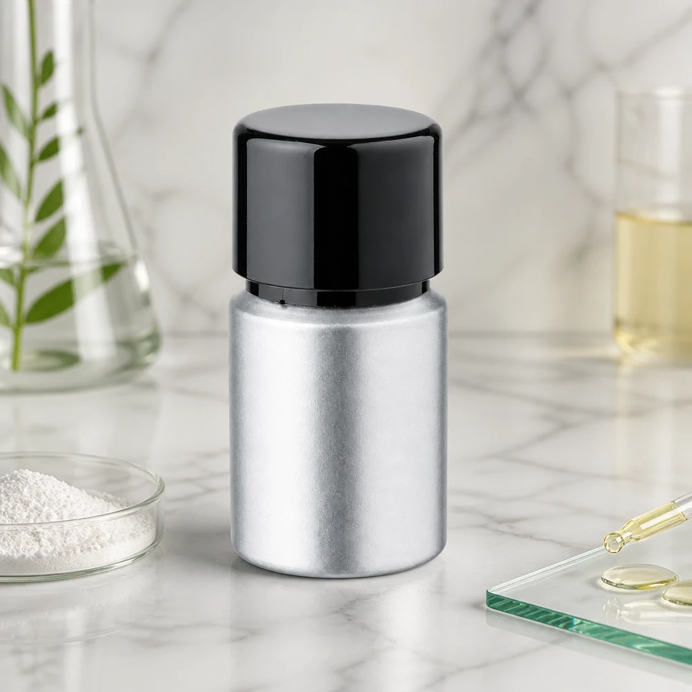 Pieni värjätty alumiinipullo 10ml - hopeinen metallipullo mustalla korkilla eteerisille öljyille.