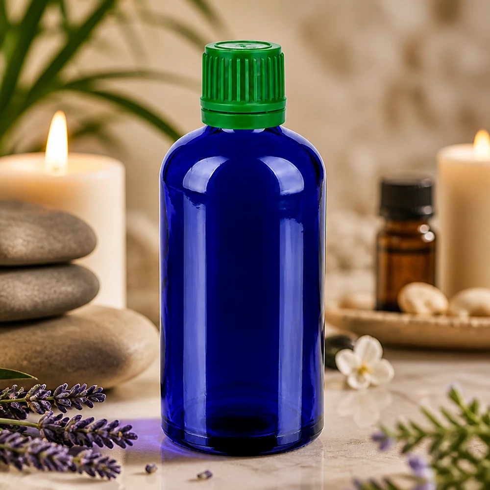 100ml sininen lasipullo, jossa on turvallinen vihreä korkki valolle herkkien aineiden suojaamiseksi.