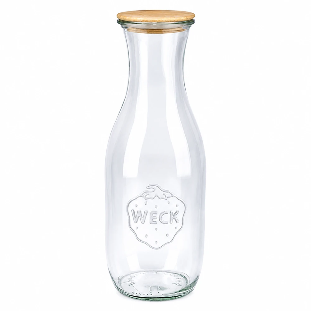 1062ml mehupullo WECK RR60, jossa on puukansi WECK mehupullo 1062ml lasista valmistettu puukannella RR60 läpinäkyvä tyhjä seisoo valkoisella pohjalla.